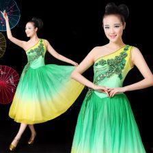 舞蹈连衣裙成人飘逸视频,成人连衣裙舞蹈视频赏析